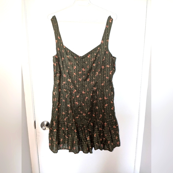 American Eagle Short floral romper forest green color size XL - Picture 8 of 8